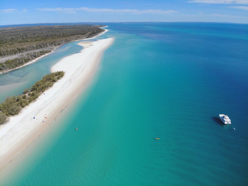 Fraser Island: Beach and Aussie BBQ Cruise from Hervey Bay