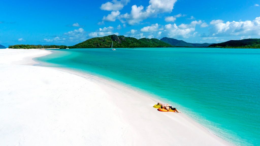 From Airlie Beach: Whitsunday & Whitehaven 6-Hour Cruise